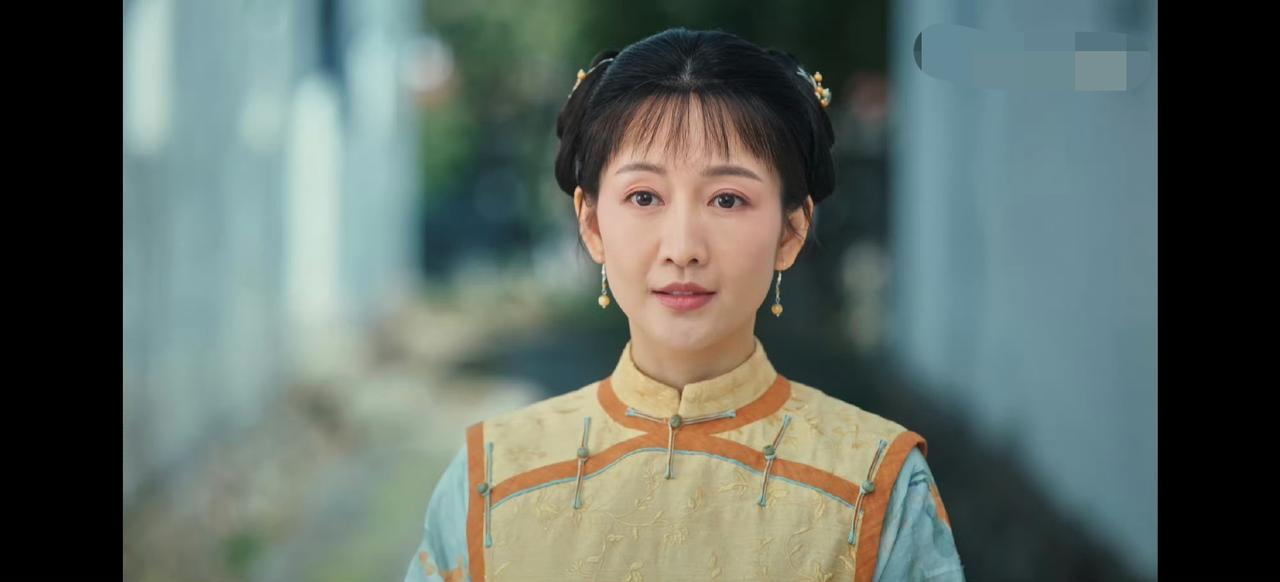 就非得找个大妈来演少女吗？搞不懂，找个少女演少女时期会很贵吗？难道不就该少女来演