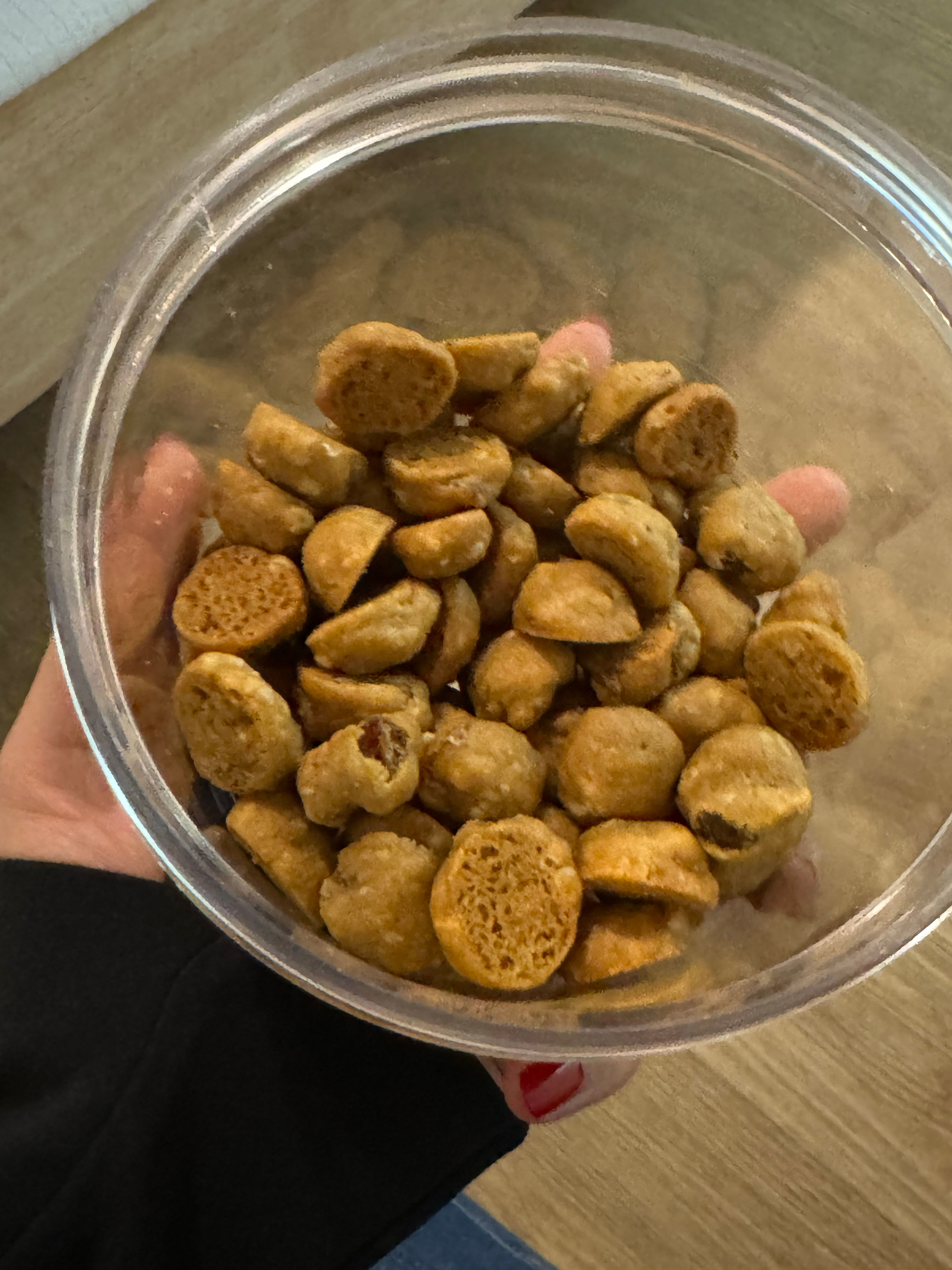 甜牙的曲奇……the best白巧克力碎碎和葡萄干夹心……………(#^.^#) 