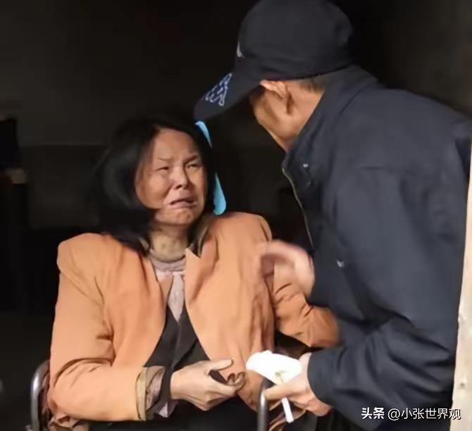 2001年，山东一三轮车夫捡回个瘫痪女人，半年后她说：我要嫁给你。结局让人意外！