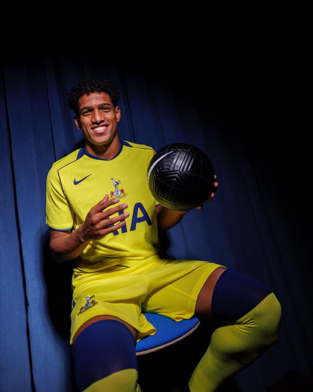 西蒙斯重伤，那么热刺左边锋的位置只能交给特尔来踢了。热刺现在最大的难题是，球队没