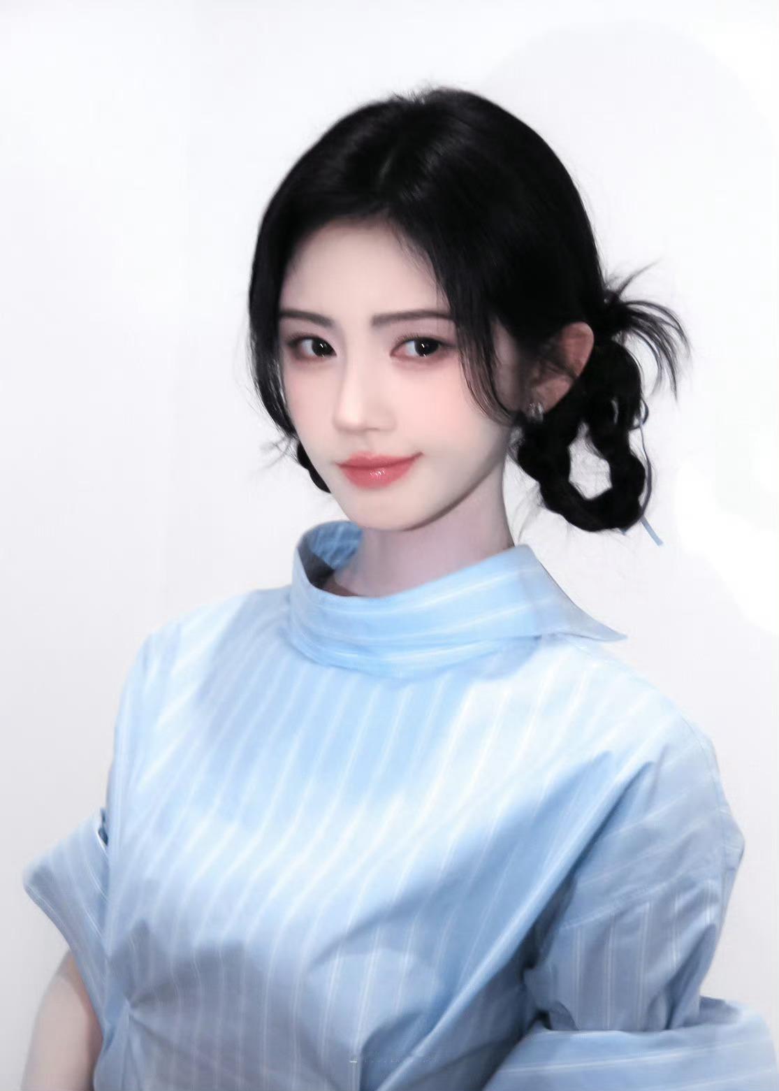 鞠婧祎来战 jjy鞠婧祎阿黛  "落日余晖是在太阳告别今日.而星光熠熠是说我的星