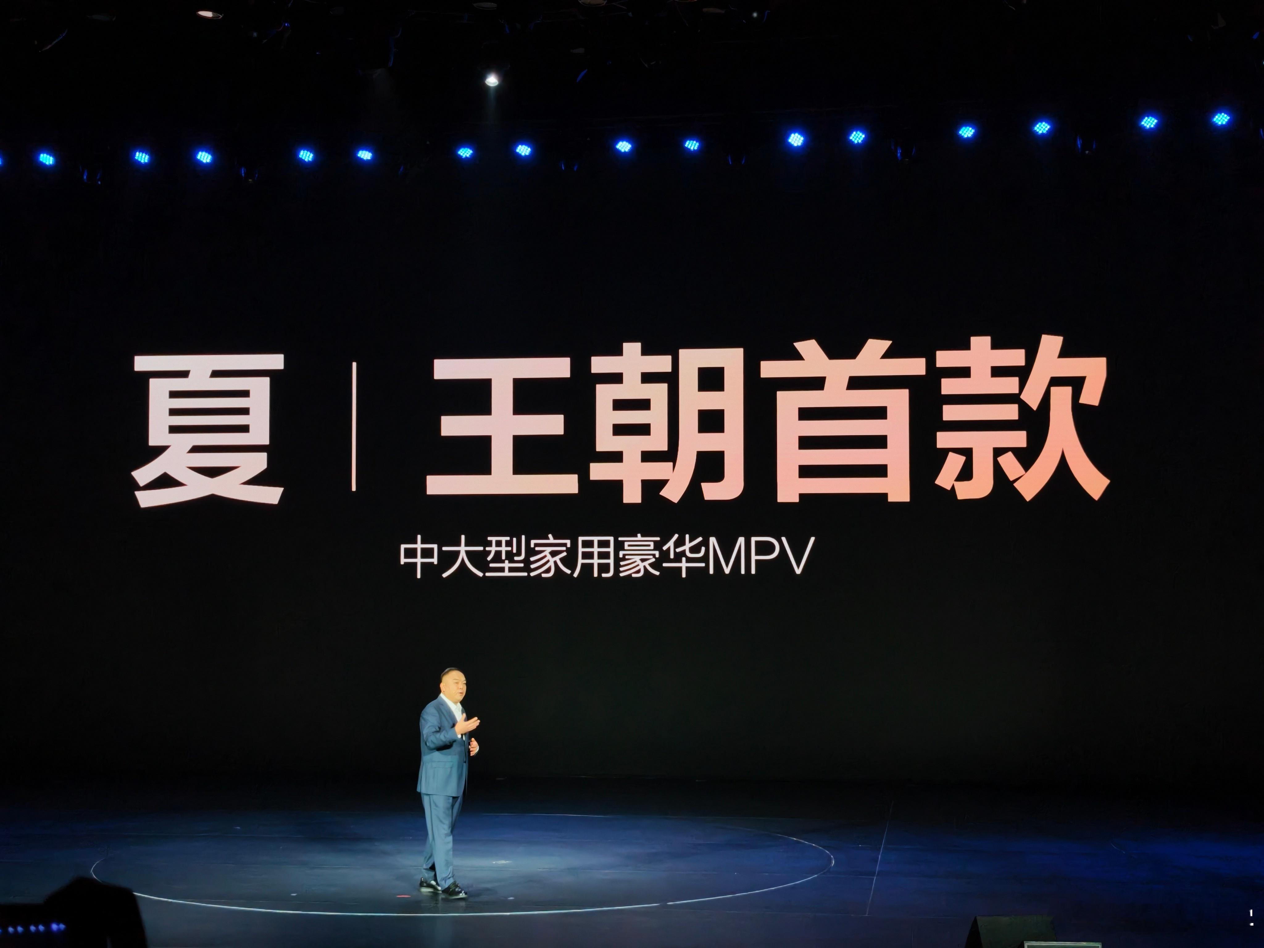 路天总今晚的演讲风格温和了很多，不像之前那样激情澎湃，这是咋回事[偷笑][偷笑]