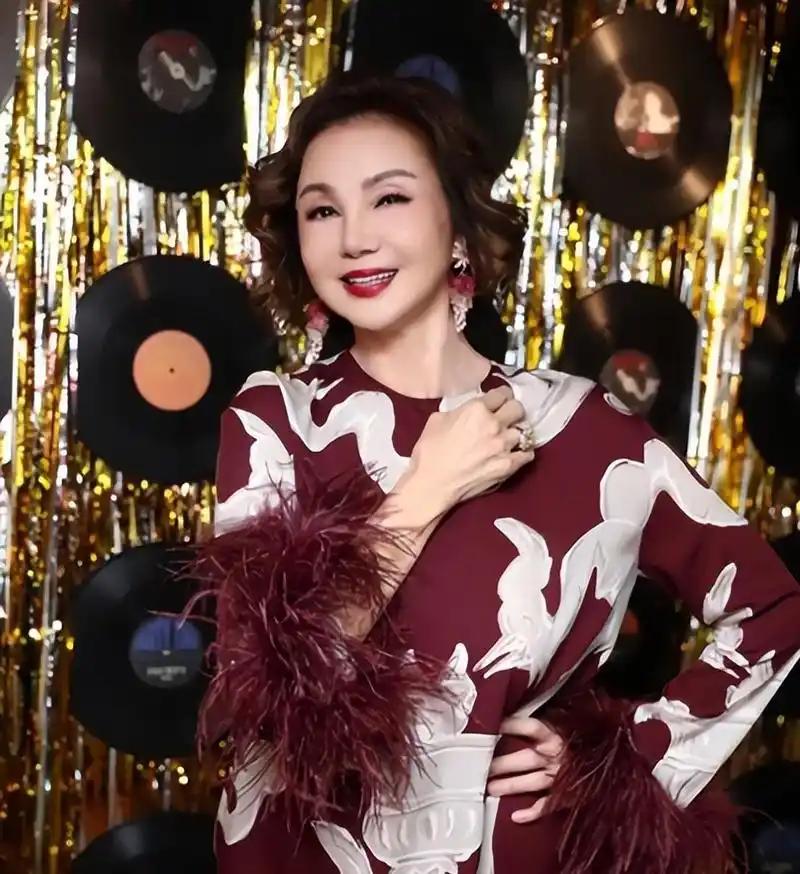 豪门婆婆一句话，她就生下5个孩子，丈夫出轨王祖贤后，她体面抽身拿下全部孩子抚养权