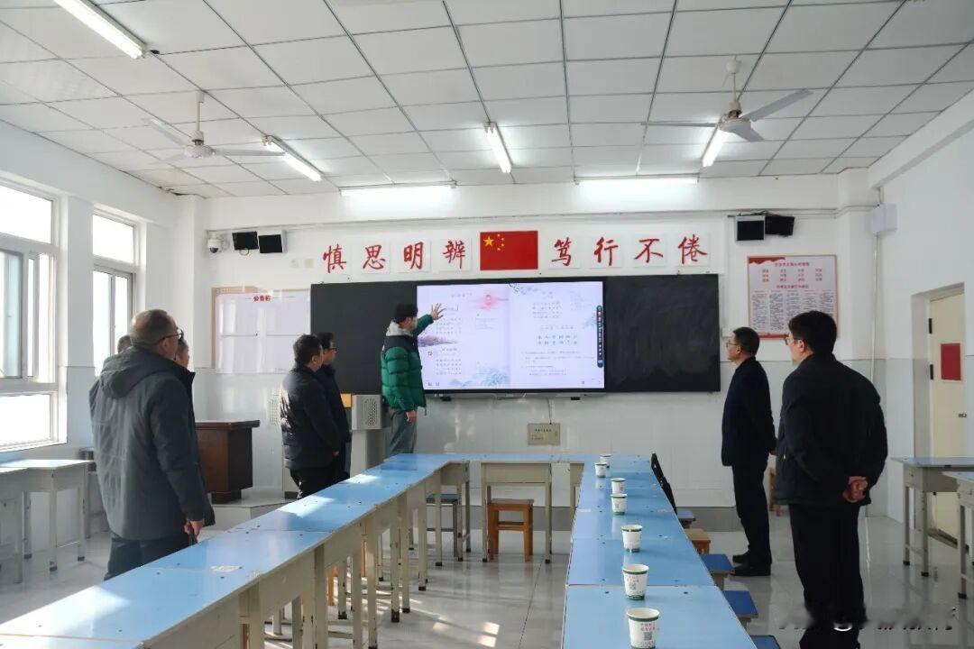 1月13日，汉中市教育局党组成员、汉中中学党委书记杨柱东一行莅临宁强县天津高级中