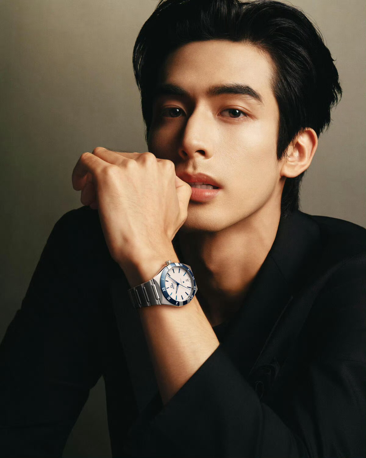 宋威龙 × OMEGA New shot 📸 风格大赏