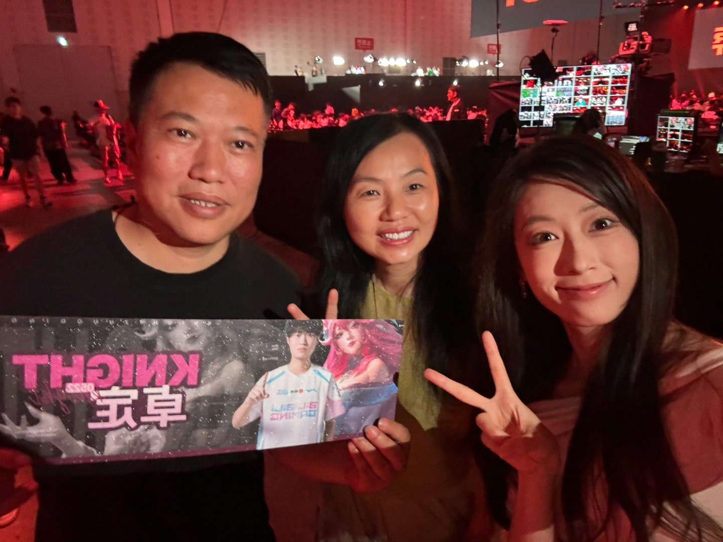 英雄联盟Knight父母MSI现场助威Knight和Bin的父母都到MSI现场为