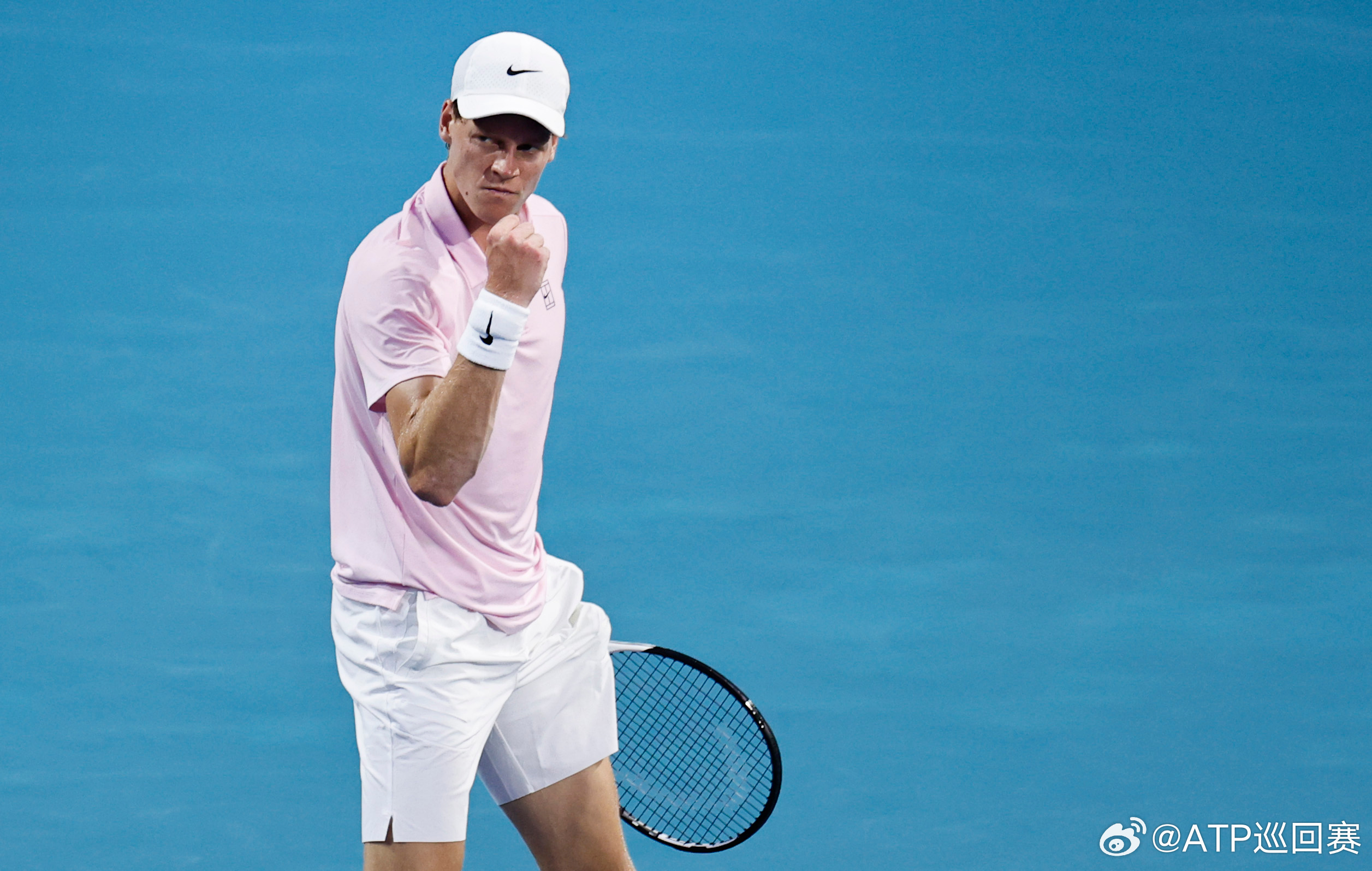 即时战况：ATP1000迈阿密大师赛男单决赛，辛纳6-4拿下首盘，大比分1-0领