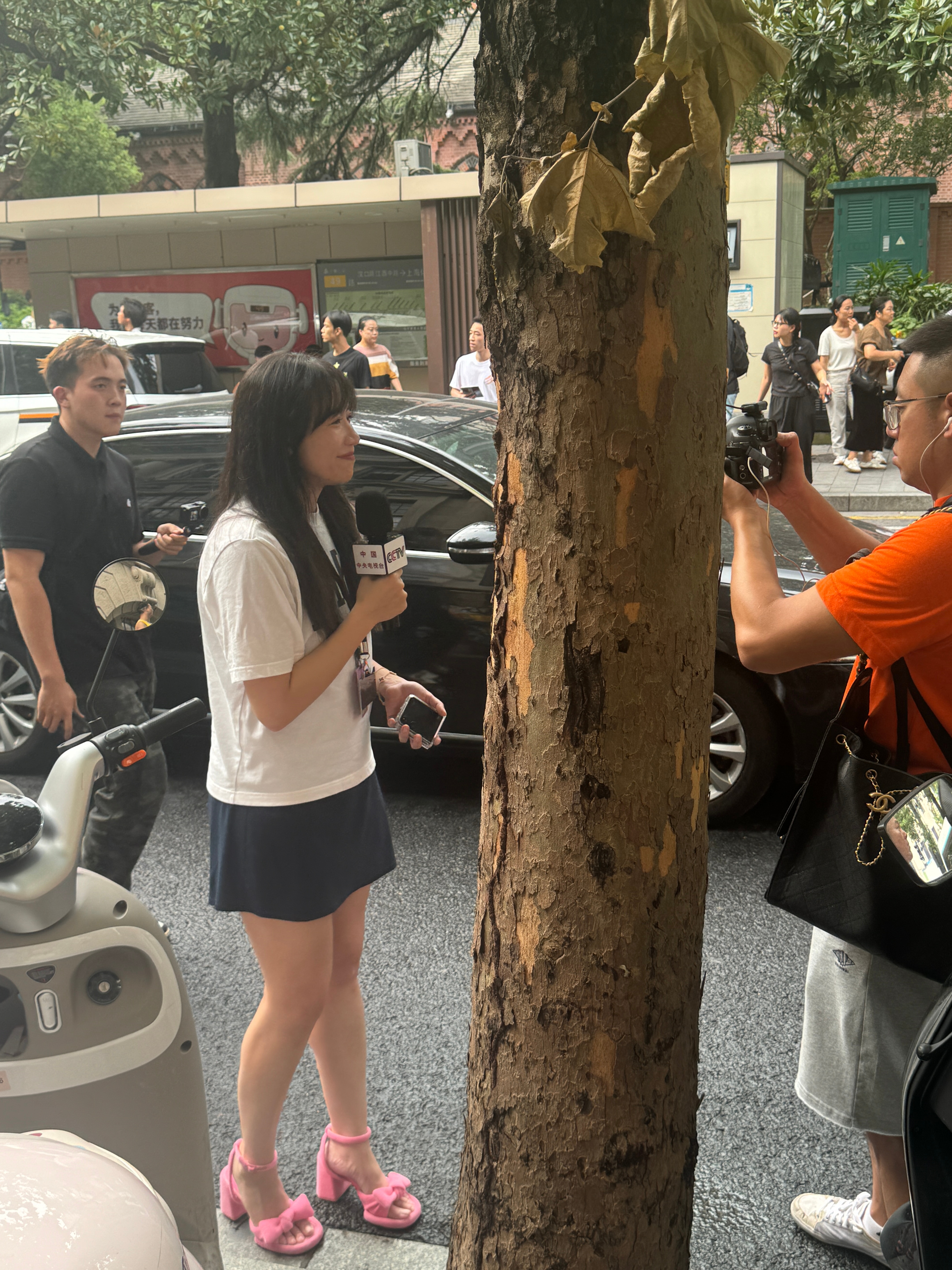 央视的都来了，在外场先报道一下[doge]詹姆斯开启第15次中国行  ​​​