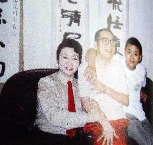 1978年，大龄单身男青年，45岁的陈景润，在高干病房养病。在和一名女军医学英语