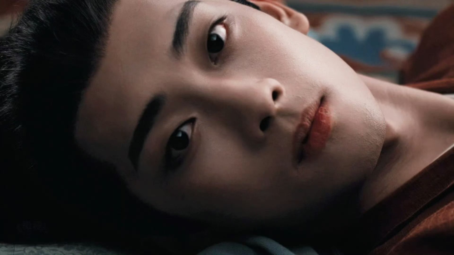 李孝谦冰湖重生纯正姐狗味 李策一出场就自带笑点，活泼好动又黏人，对楚乔的偏爱藏都