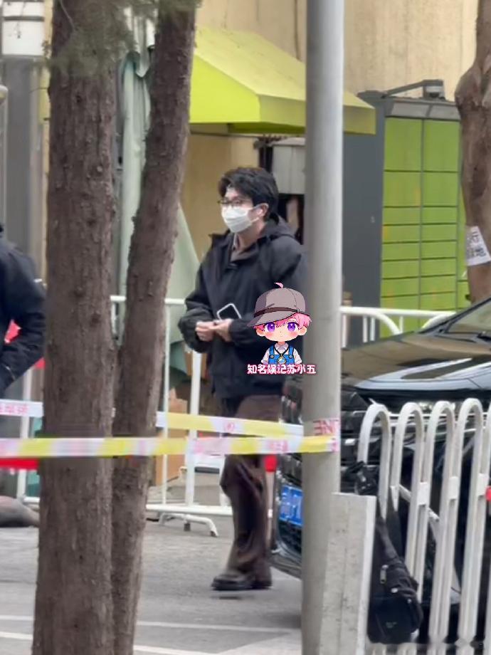 毛不易现身春晚首次联排 毛不易现身春晚首次联排！ 