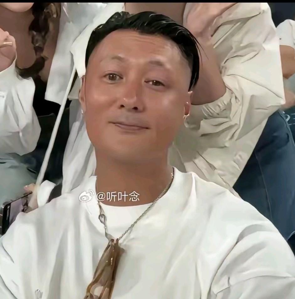 你还能记得他是谁吗？估计不给你任何提示，100%的人都不知道他是谁，确切的说是不