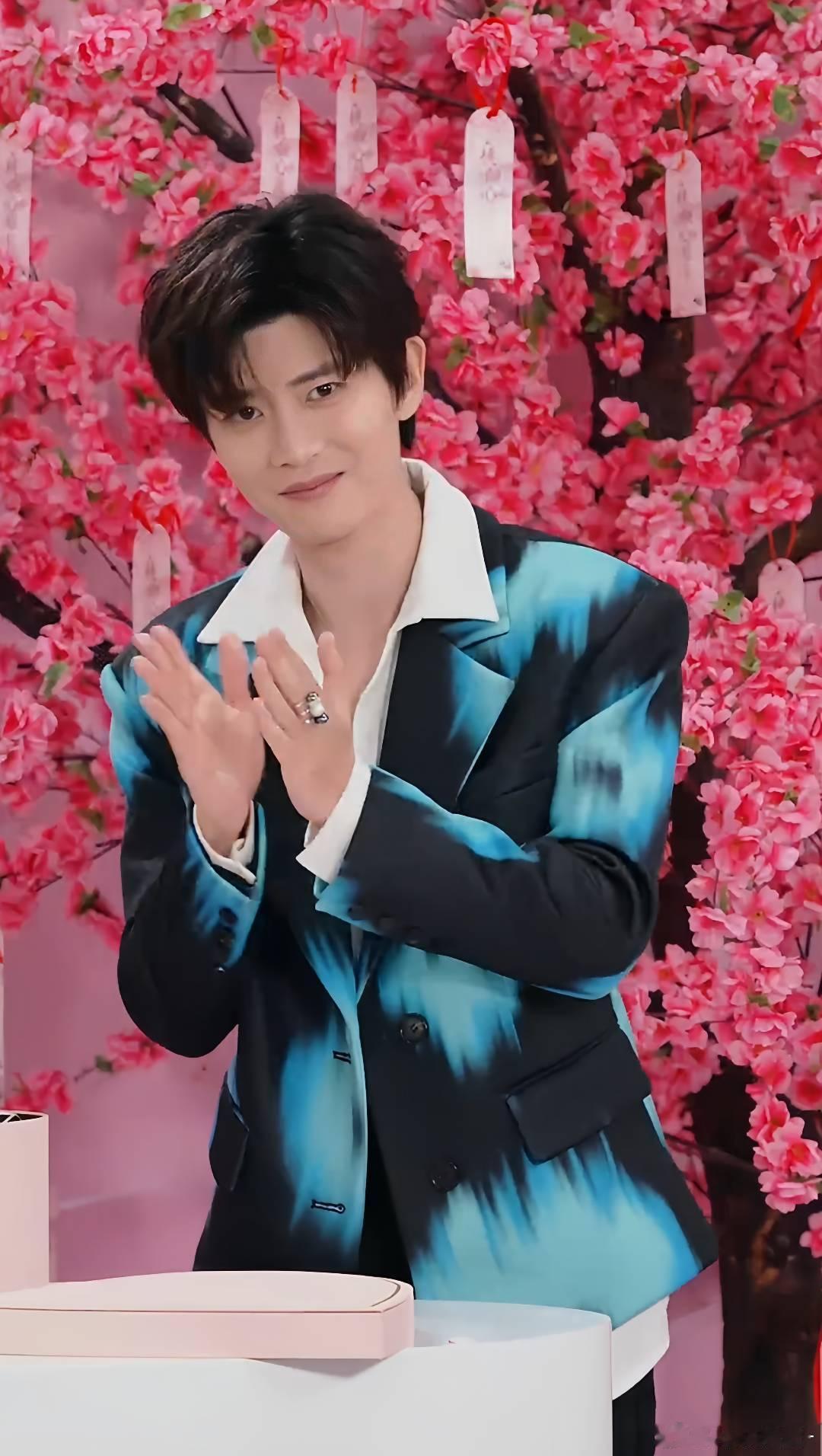 任嘉伦 ₊˚🦋任嘉伦ᨦᨩ ໋☘︎ ݁˖萧焕真的是一个温柔到极致的人，他心怀天下