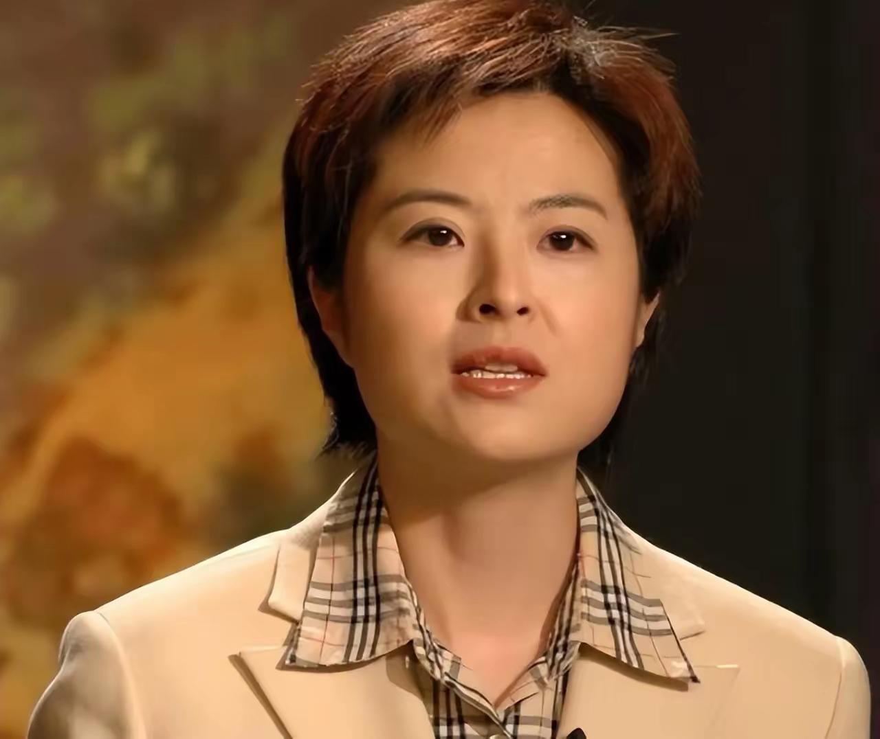 辞去央视icon工作，嫁大18岁李铁为妻，如今52岁张泉灵icon已走上另一条路