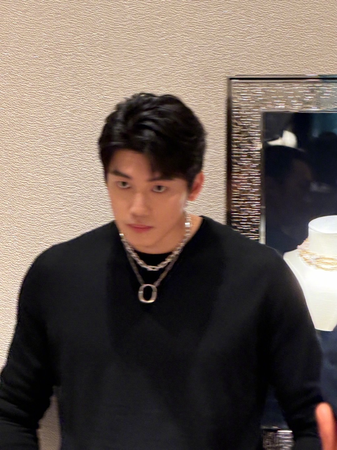 汪顺今天奢牌的上海线下活动路透，帅哥！ 