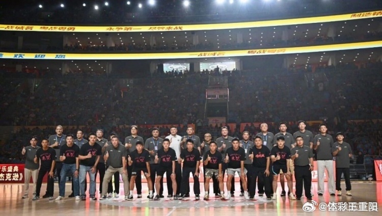 粤BA中国篮球名宿徐杰黄金一代世界前八🏀粤BA名宿大合照炸裂！网友：这阵容加徐