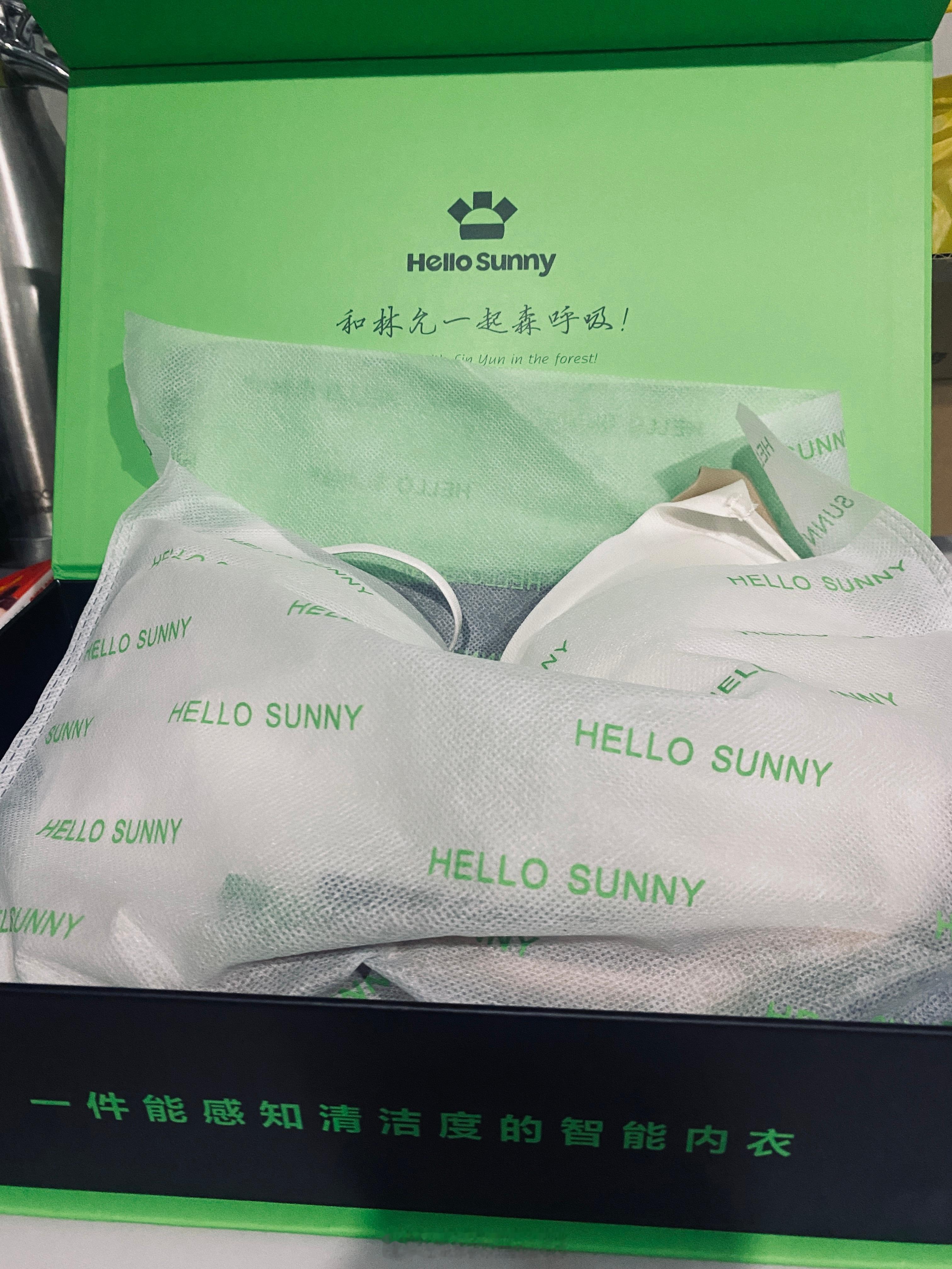 确实这是我买的吴宣仪同款？？？？？ ​​​