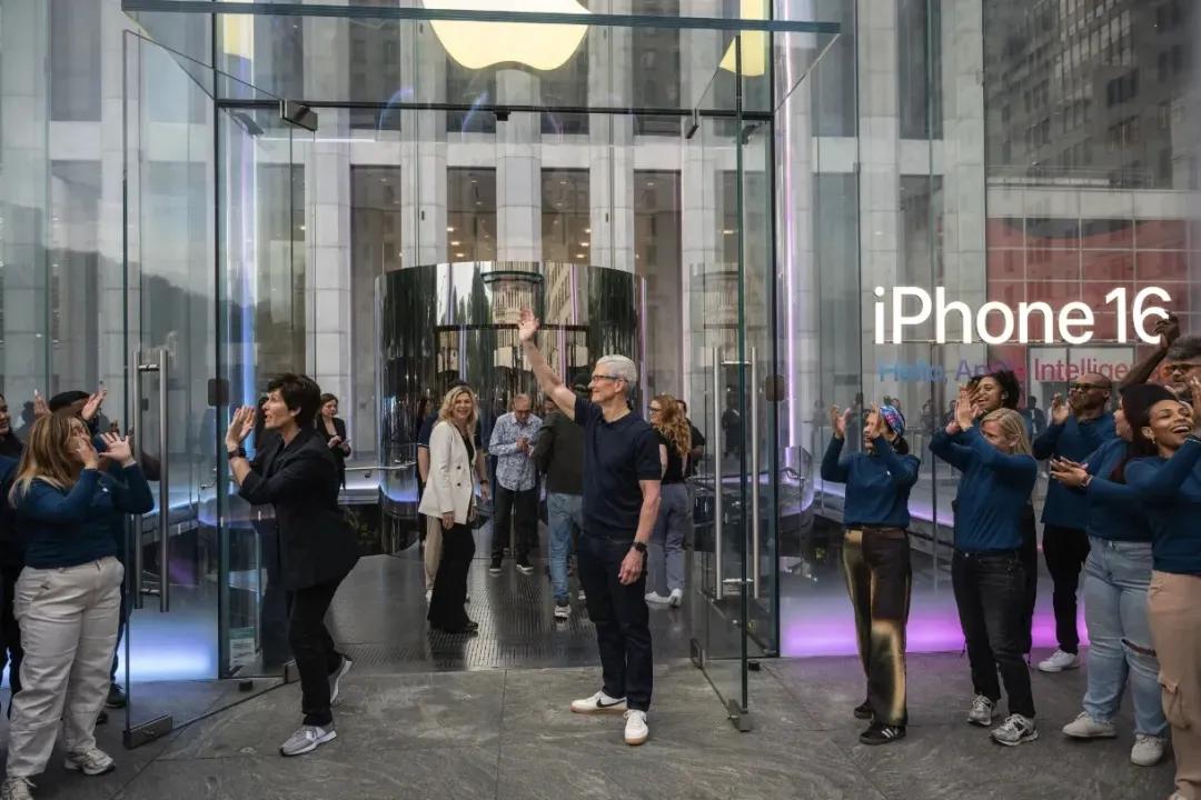 苹果一年一更的产品只剩iPhone和Apple Watch了吧？
说实话，Wat