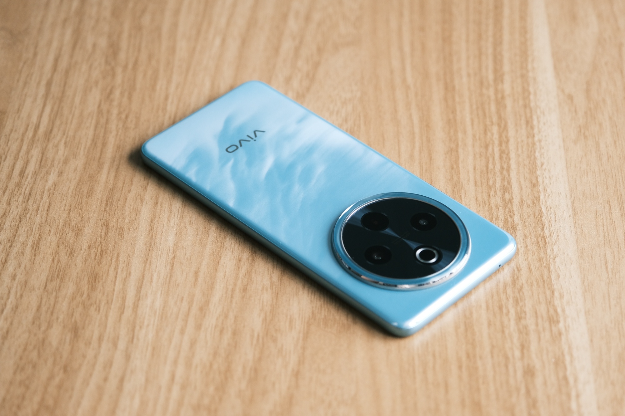 vivo Y300 Pro，Slogan：旗舰级外观 ​​​