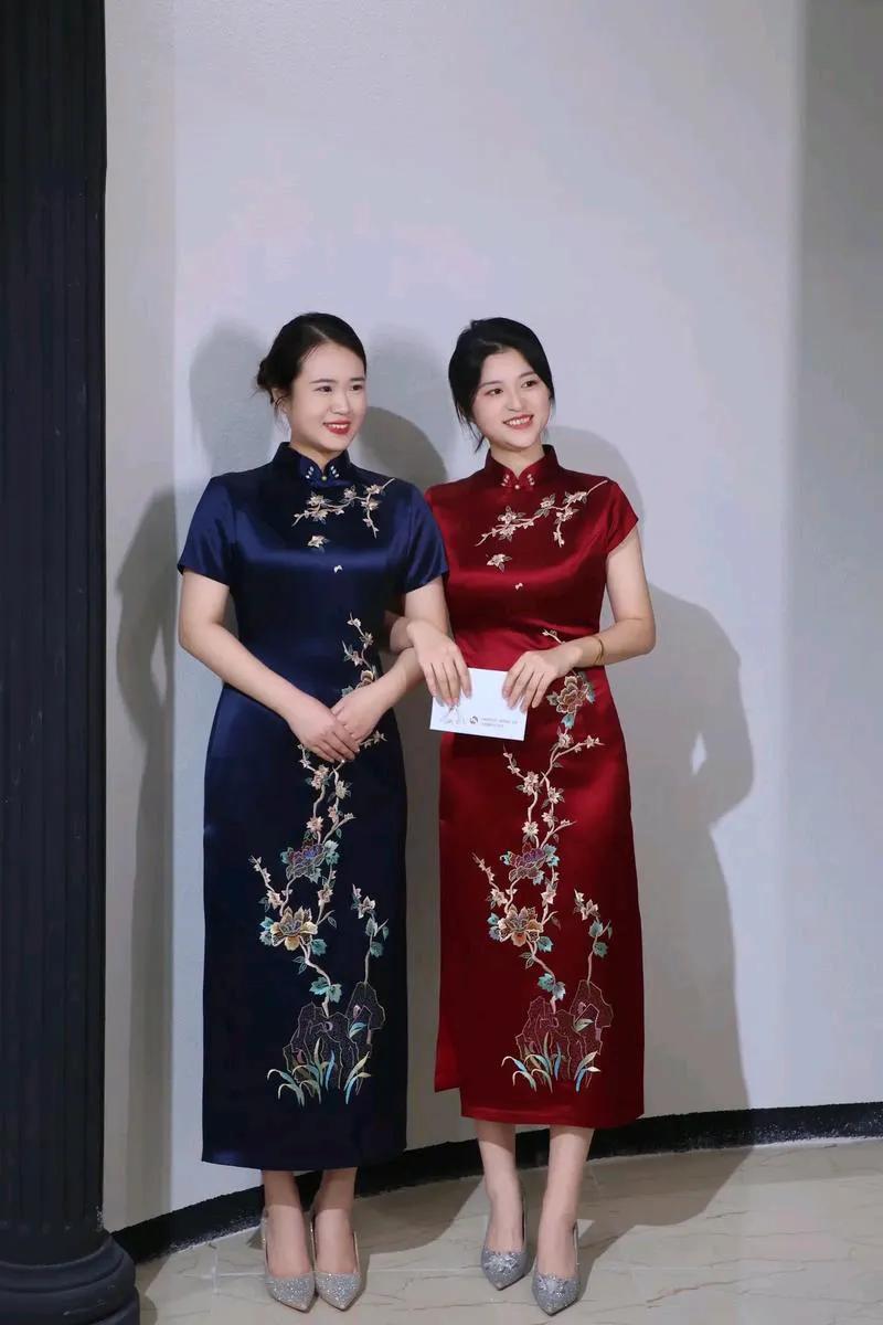#旗袍美女，旗袍穿搭分享推荐#旗袍作为中国传统服饰，不仅展现了优雅的女性气质，还