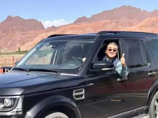 这是2019年，原山西省省长孟学农自驾在新疆喀什地区旅行游玩时的一组照片。

人