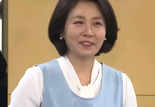 看完这场翻译，
我只想问：这真的是拿工资的吗？
金惠景夫人这趟访华，本来是带着满