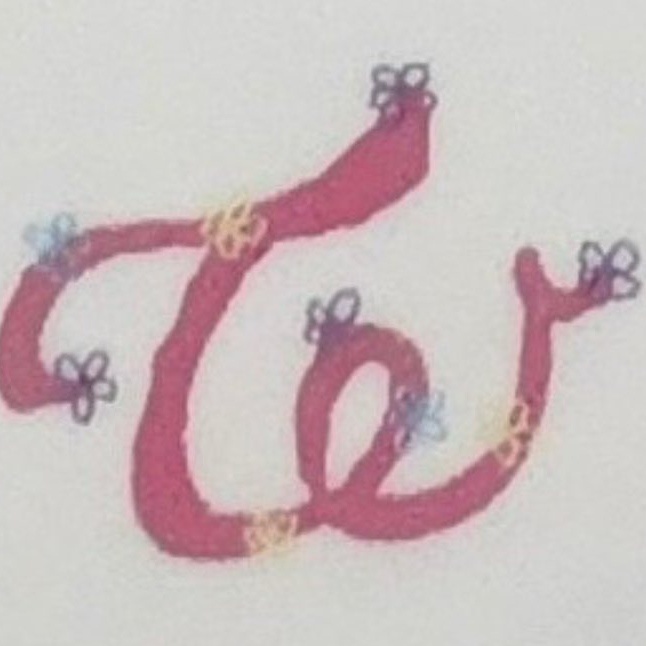 成员们画的TWICE LOGO毛毛在上面多画了九朵小花🌸 