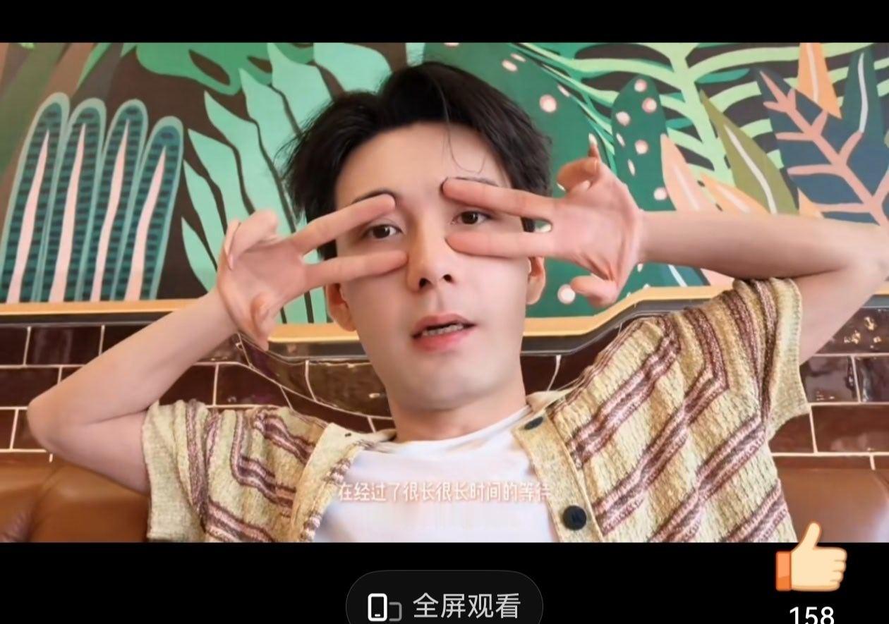 昨天我宝儿那个【左右手】的动图谁有吗？ 就这个👇🏻 
