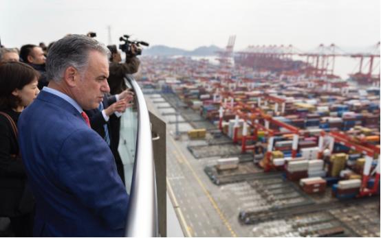 乌拉圭总统奥尔西是真的被“震撼”到了，他昨天到上海参观一圈后，在社交媒体上发布两