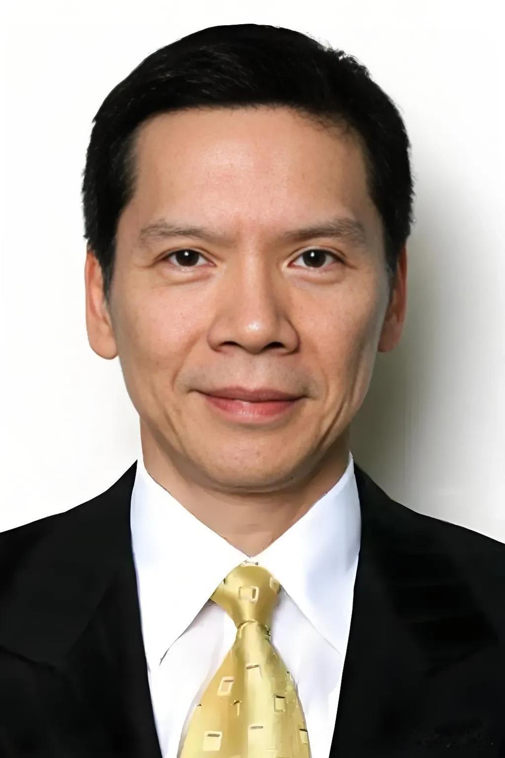 向华强讨厌自己的妈妈，因为她既懦弱又悲观，导致向华强发誓，以后找女人必须要是很强
