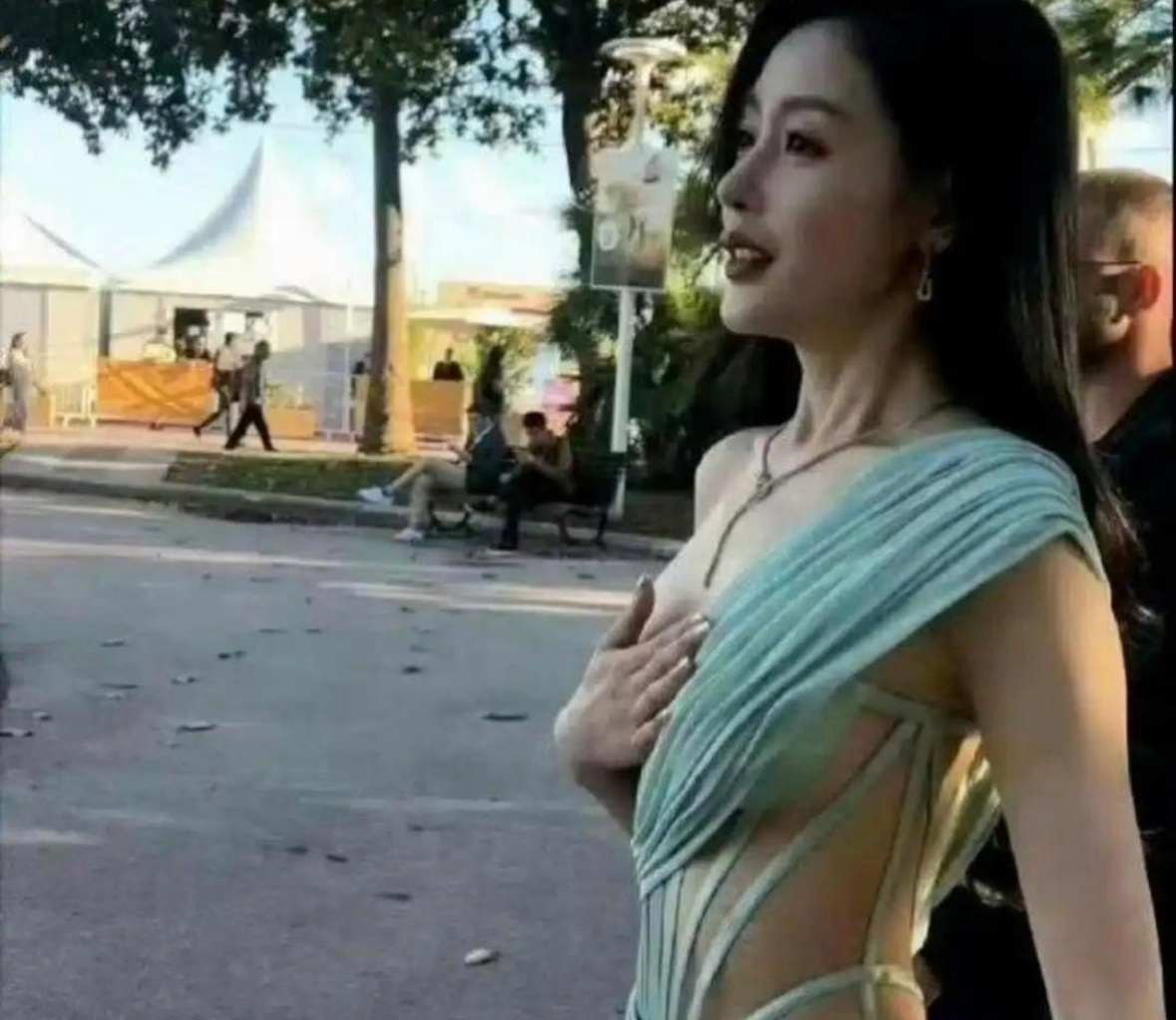 但凡有一点赘肉，都穿不了这件衣服 