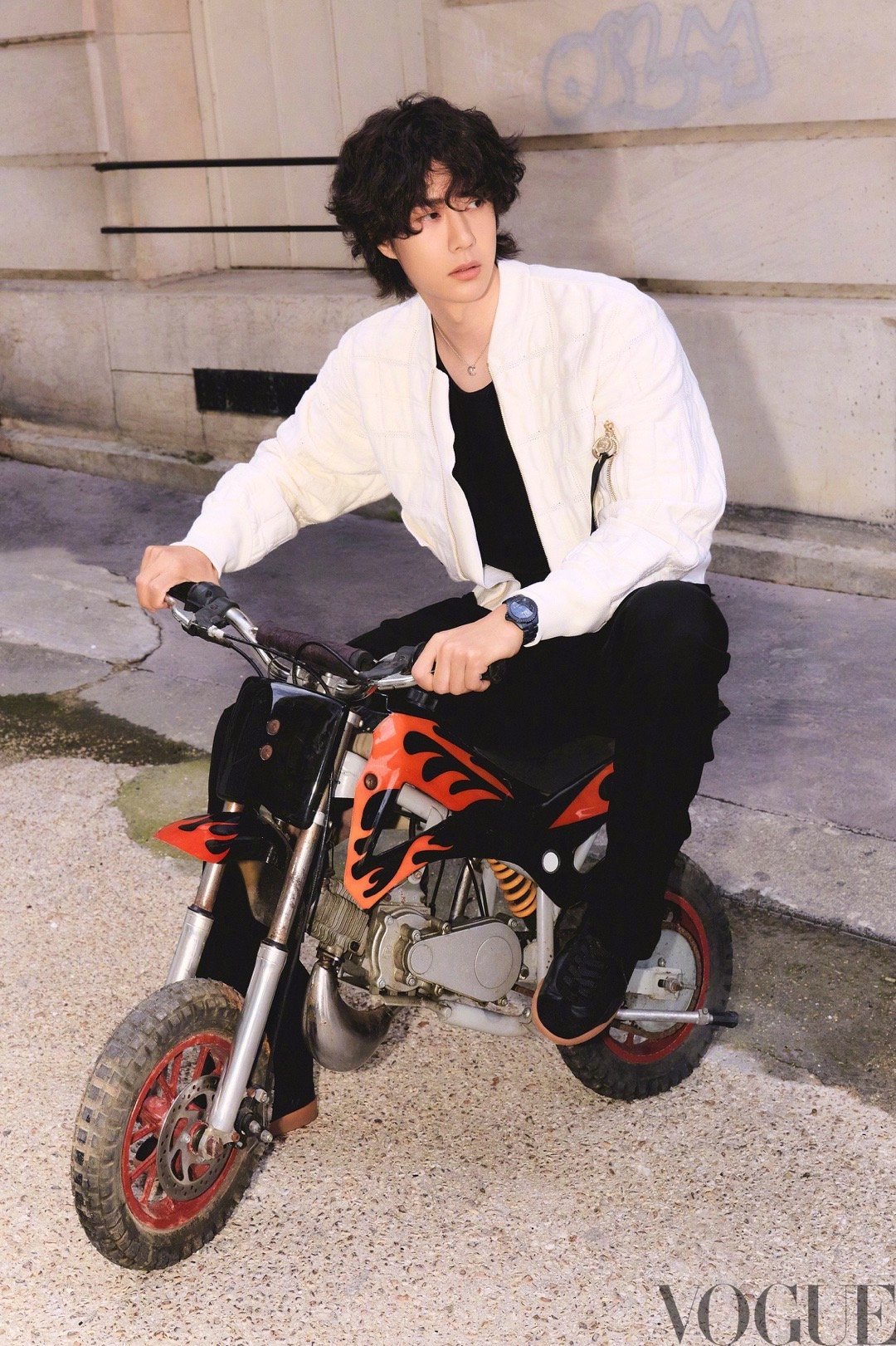 博哥这组新图💛💚❤️.三援色又双叒叕齐啦！骑🦐，踩🏍️，轻轻戳戳🐢 ​