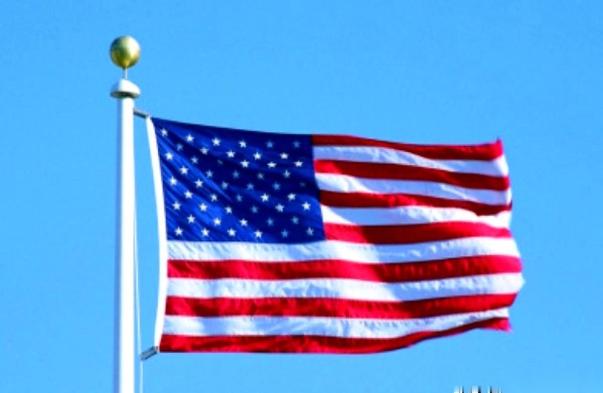 我跟你说个事儿，你别觉得是电影剧本。
一个国家的总统，活生生的，被另一个国家派兵