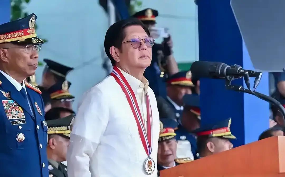 2015年，菲律宾受灾，中国24小时内送去200万美元和1万吨大米！
2021年