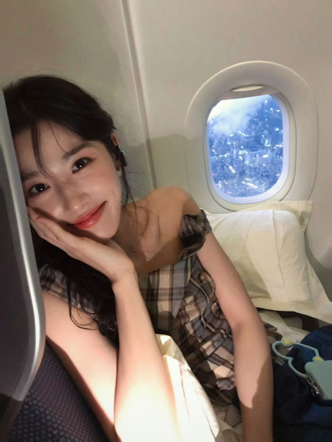 卢昱晓 想说的可以电子方式发给我卢昱晓的温柔真诚从不刻意伪装，杀青跪地与粉丝平视