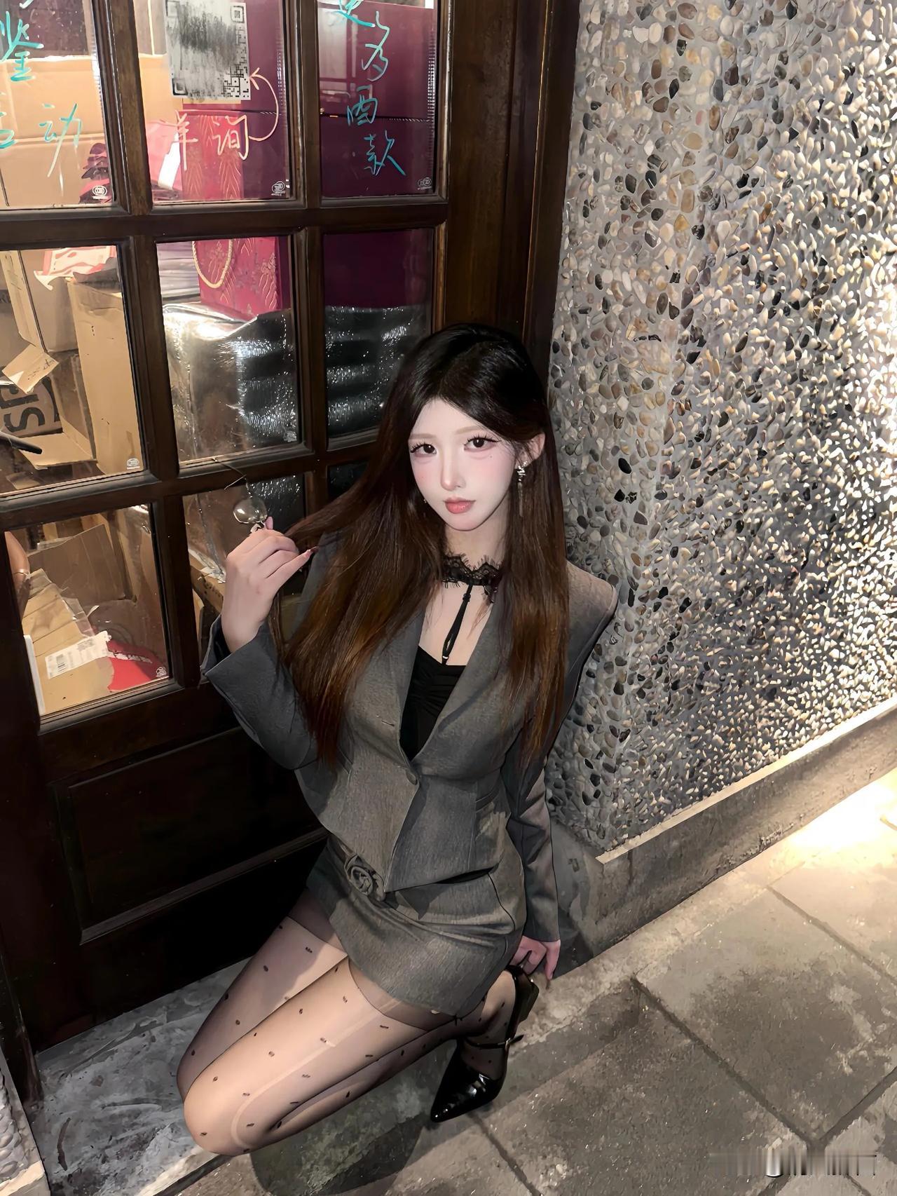 时尚搭配，让你成为街头的女神#迷人女神魅力展# #性感甜美集一身# #迷人女神魅