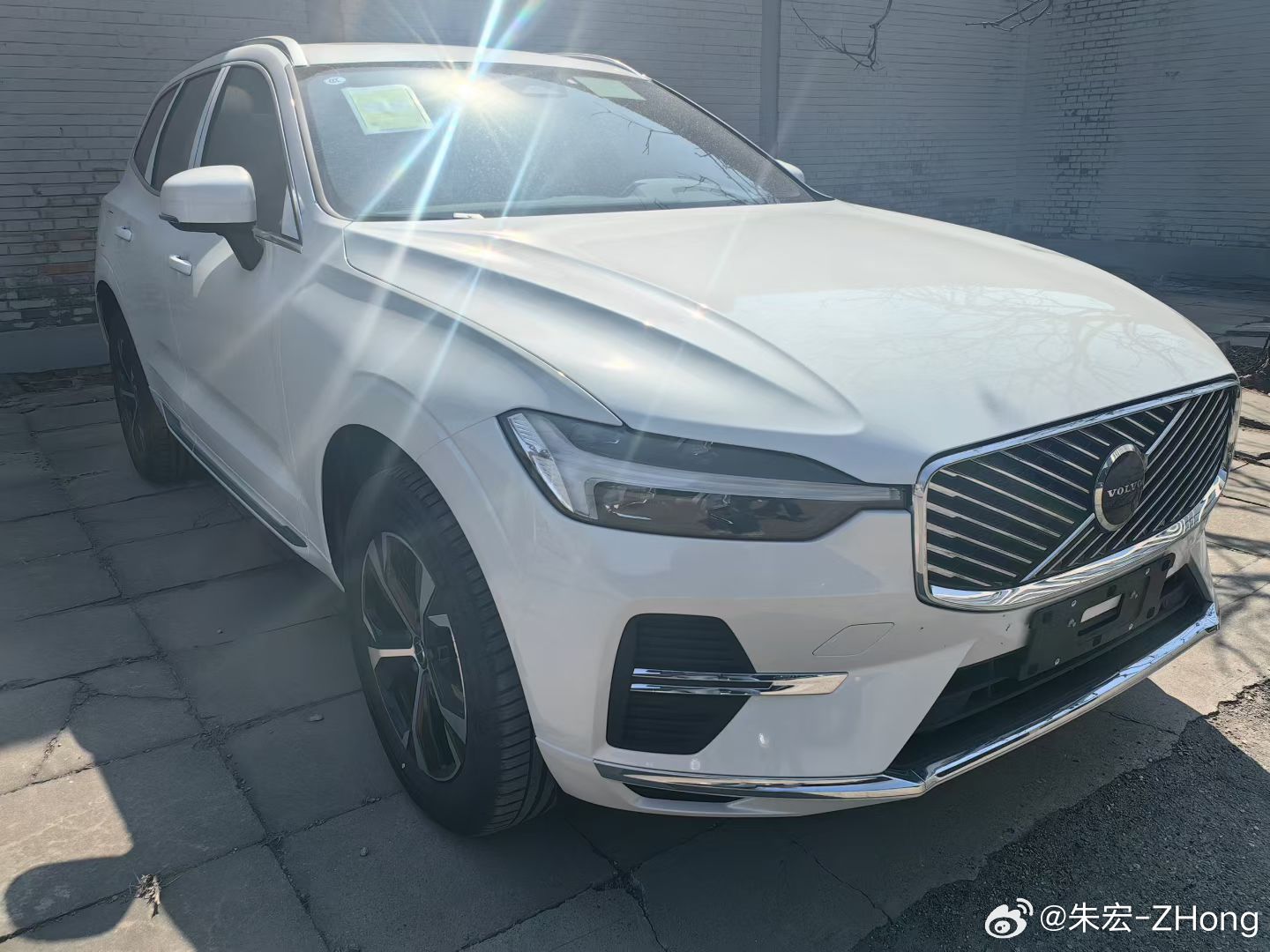 沃尔沃XC60 B5智逸豪华 指导价396900元全款优惠181000元 裸车2