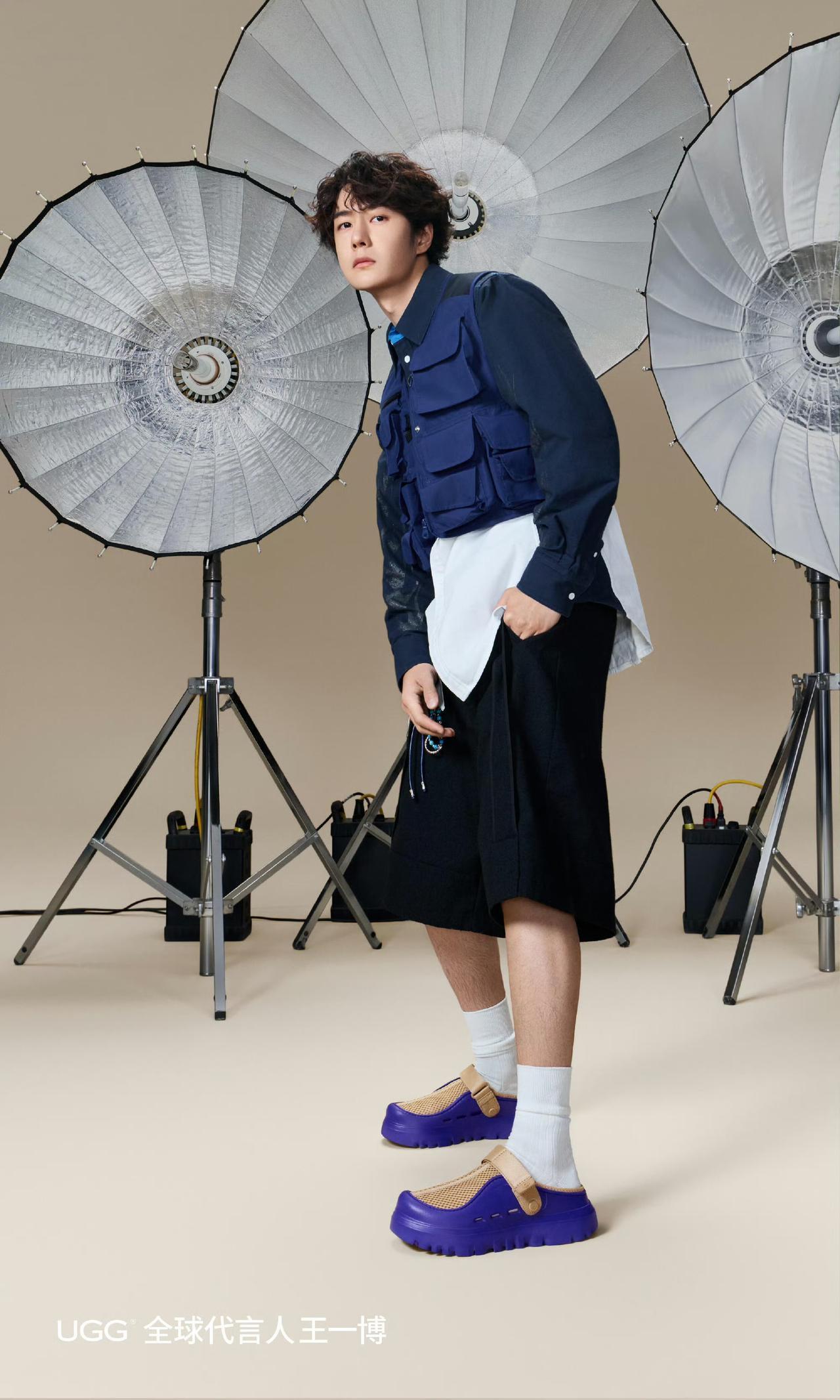 王一博，没有不帅的义务！

王一博简单拍个UGG广告大片，不知道的以为他在拍时尚