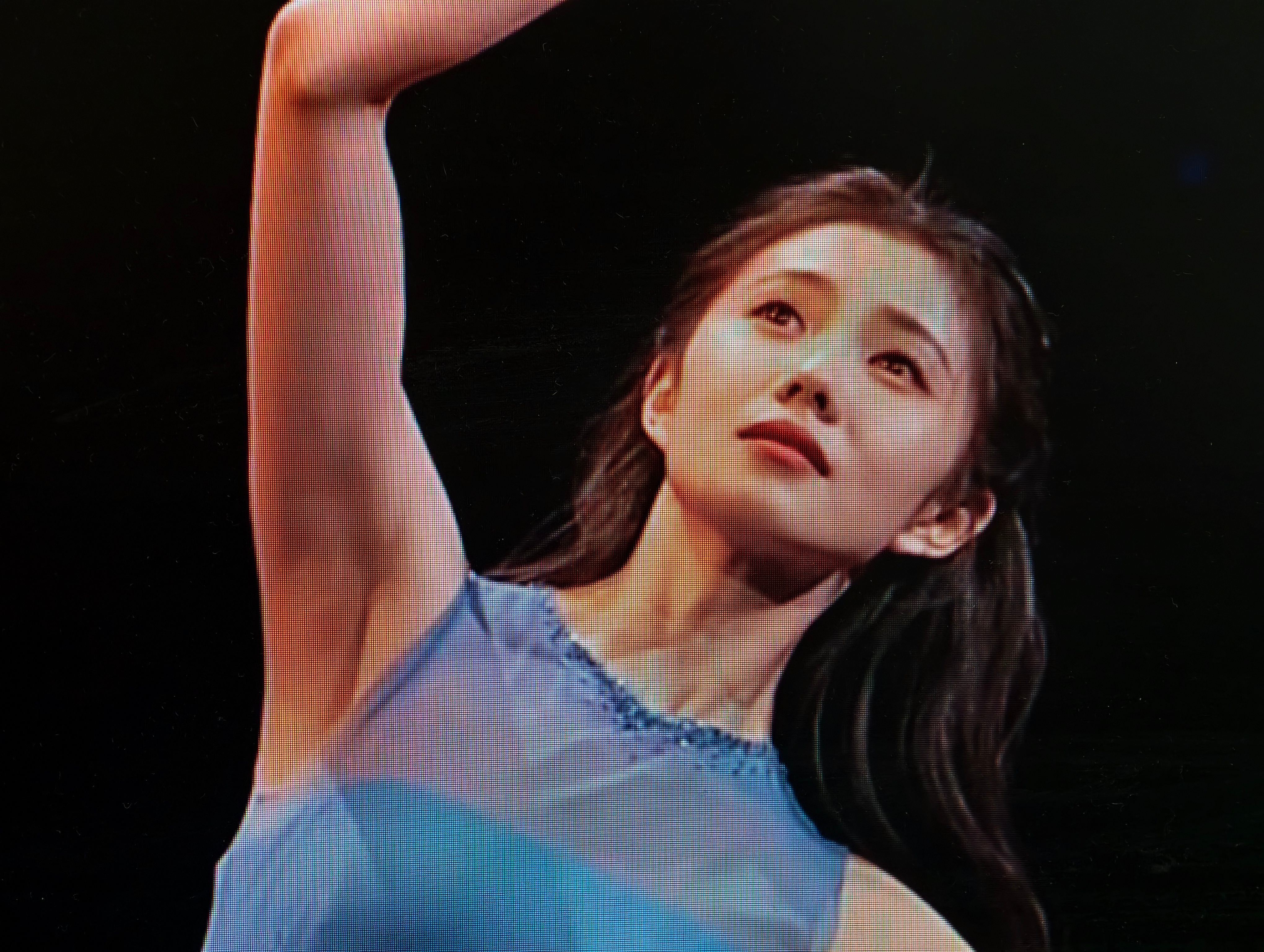 任鲁豫你影响我看美女了球球这个任鲁豫晚点出场好不好哈哈哈哈哈哈～我眼睛是真的还聚