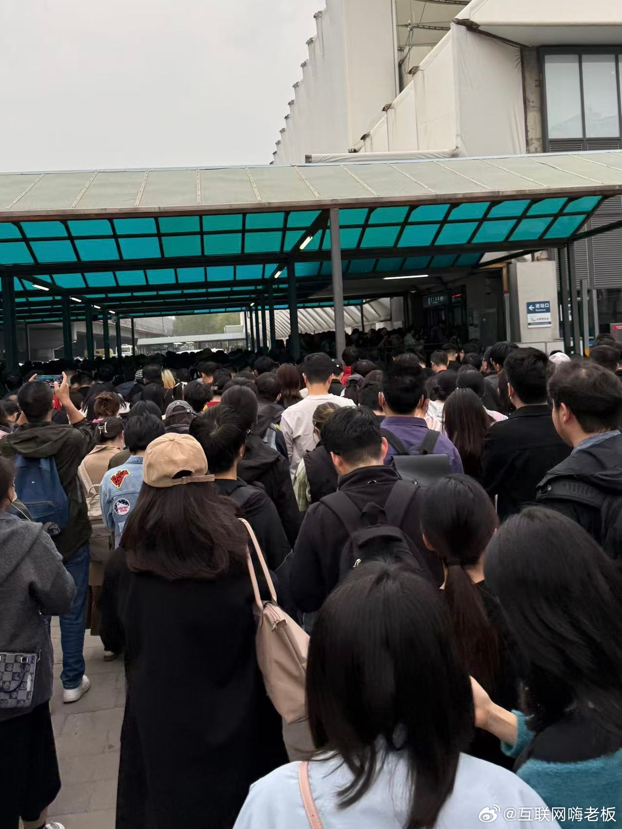 北京大风华北大风专家建议100斤以下不要出门 北京大风到来前，朋友发来的西二旗地