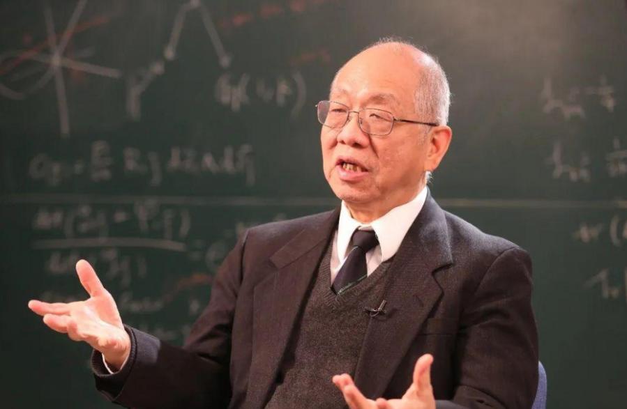 遮羞布被撕下！美籍华裔数学家丘成桐直言：中国数学水平落后美国八十多年，跟美国上世