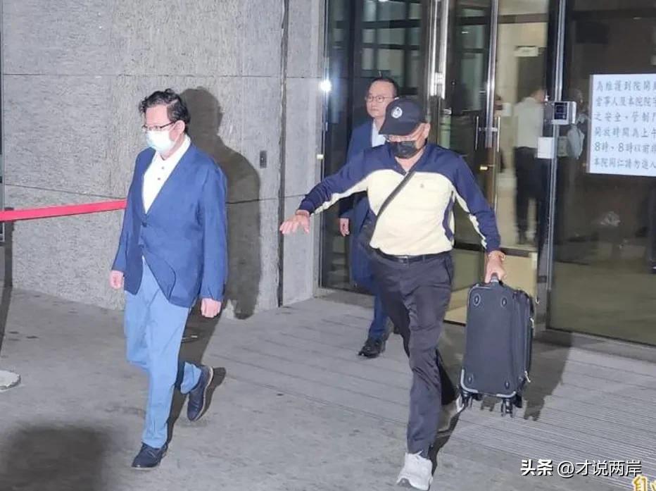 郑文灿2800万交保，明显消瘦、白发增多。
海基会前董事长郑文灿在羁押48天后，