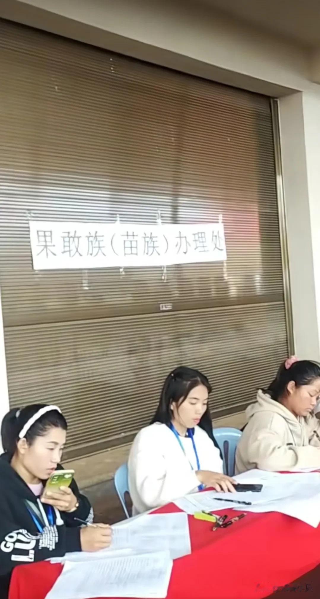 缅甸老百姓的身份证竟然还有等级之分。
难怪果敢自治区同盟军要跟缅甸政府军打仗，
