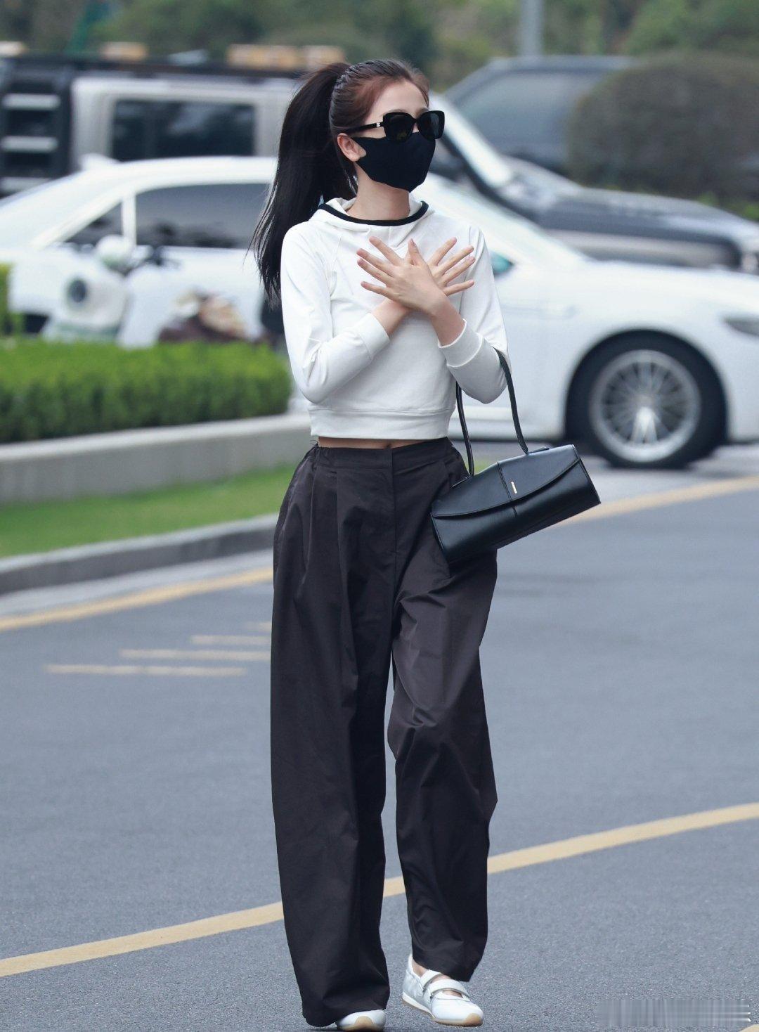 虞书欣和女大有什么区别一面是充满少女感的日常状态，一面又敢于挑战风格反差极大的角