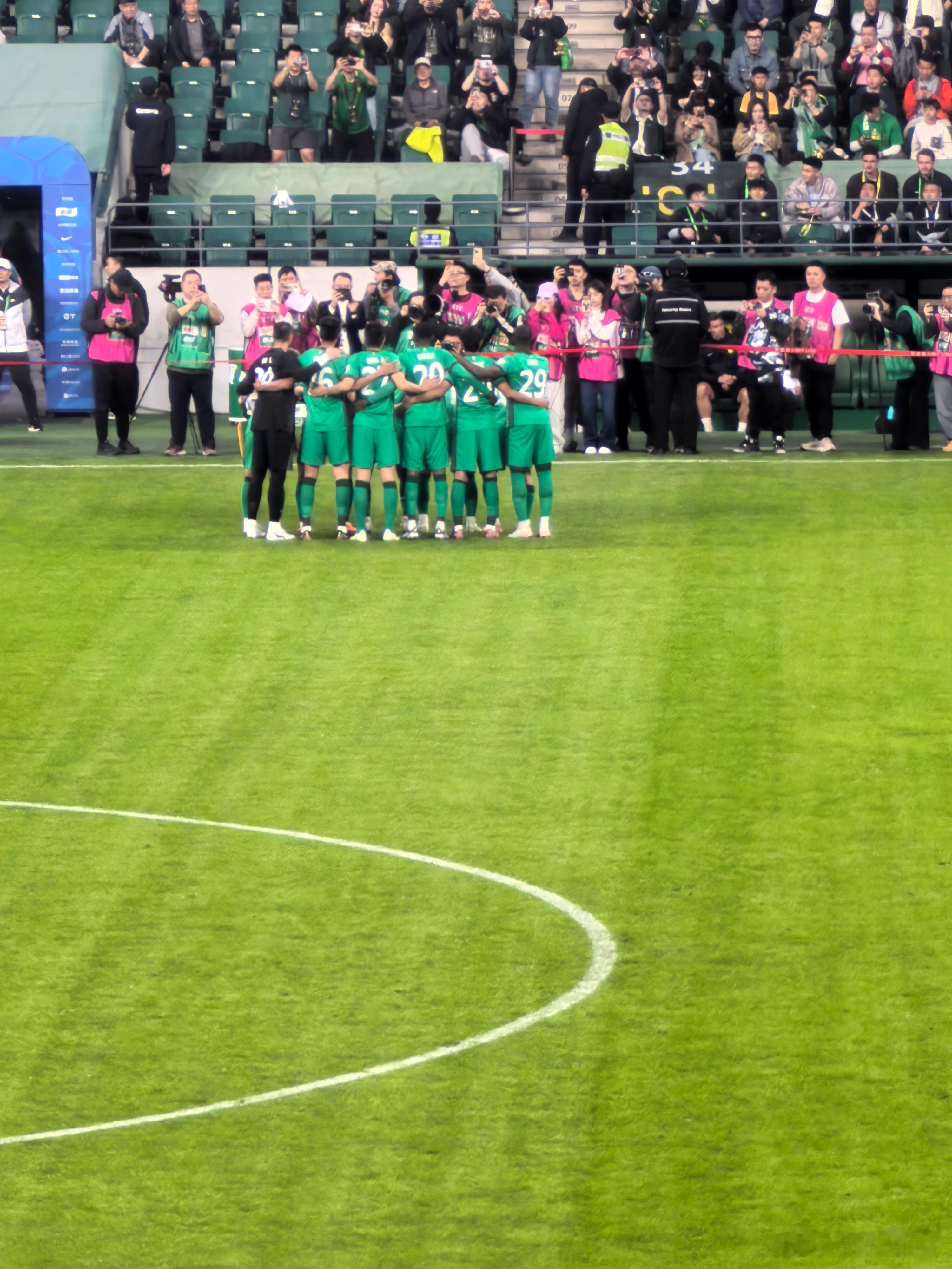 国安国安北京国安！！👊👊👊💚比赛现场中超北京国安vs成都蓉城同城热门 北