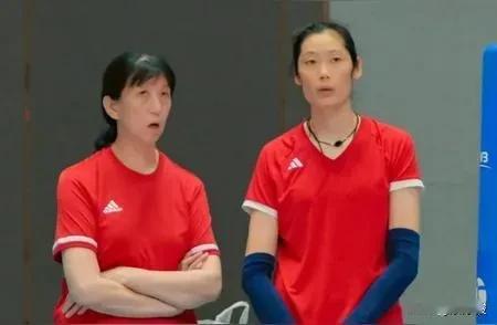 万千球迷期待的朱婷，昨天只上场一分钟，上来也就发了一个球，球迷很失望。从网上热议