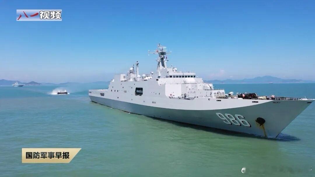 胖哥论坛[超话]071船坞登陆舰搭载“燎原-1”激光武器，阅兵后不再藏着掖着了在