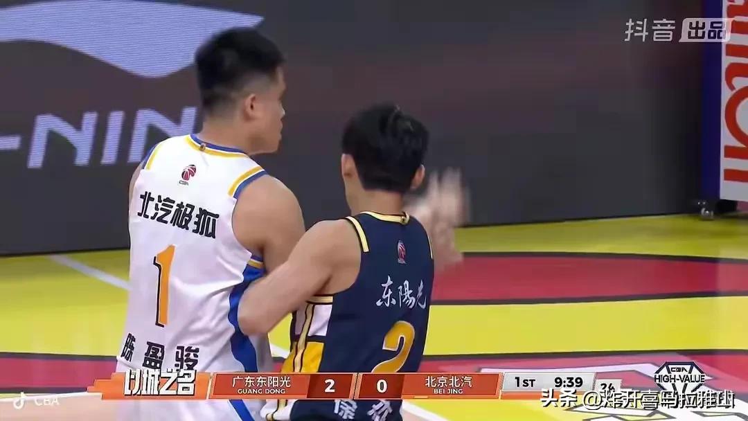 比赛能让我们分析出来五个事实。
1、杜峰不会下课的。广东队先赢后输，徐杰一开始就