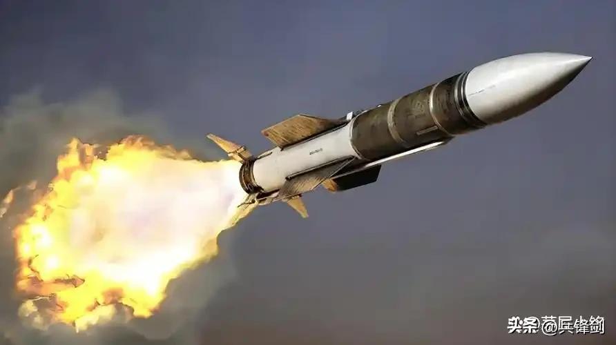 从技术积累看，中国起步虽晚却发展迅猛，东风 - 17等导弹已列装部队，其乘波体设