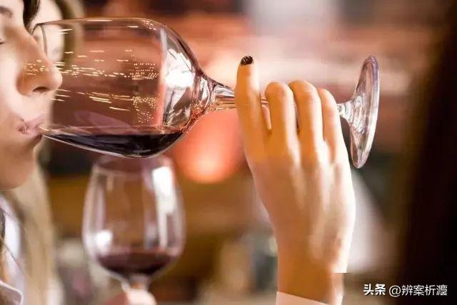 令人费解！云南昭通，单身女子给家里安装窗帘，添加了窗帘店男老板的微信。不成想，男